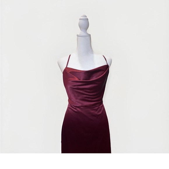 Elegant Burgundy Maxi Dress - Picture 4 of 8